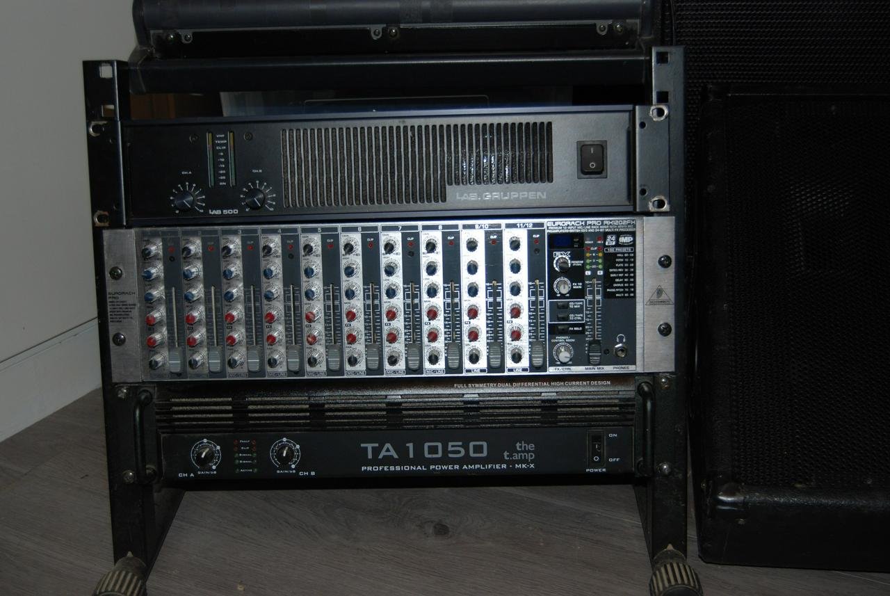 Allen&Heath mixer, Yamaha mix...