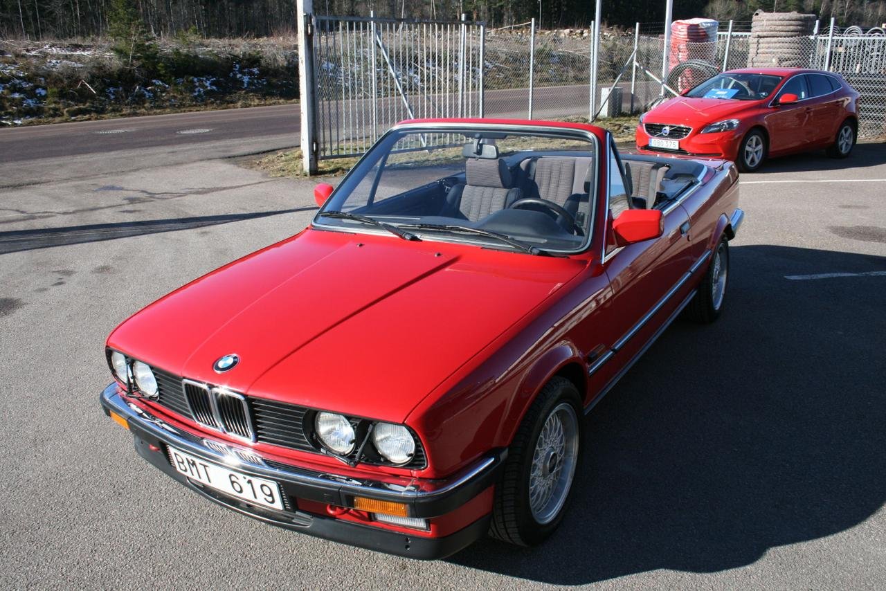 BMW 325 i Cabriolet / Svensks...