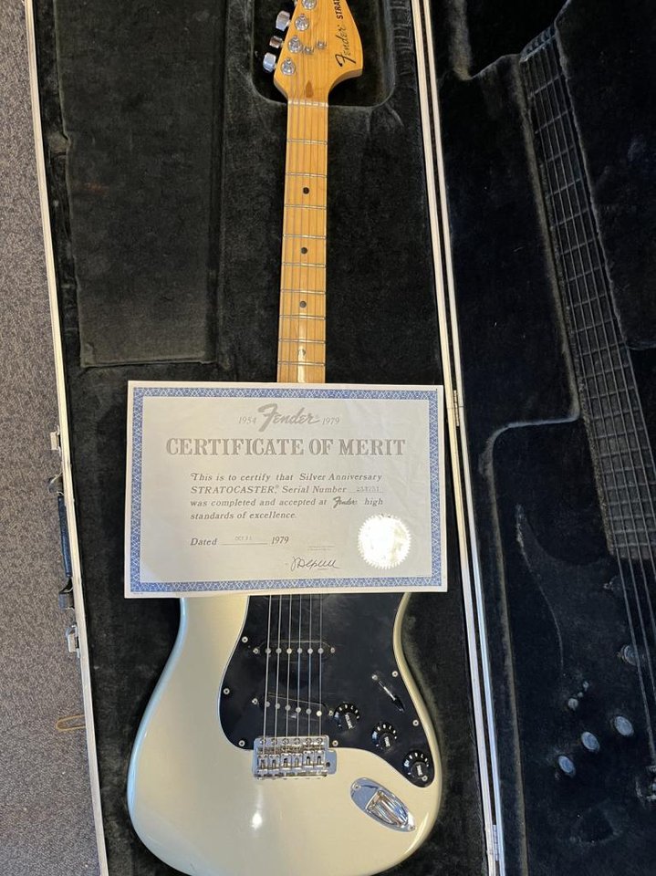 Fender 25th Anniversary Strat...