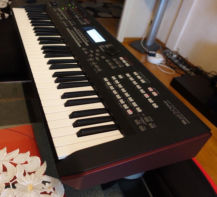 Yamaha MOXF6 Synthesizer