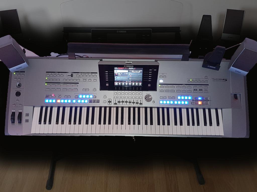 Yamaha Tyros 5 med 76 tangenter