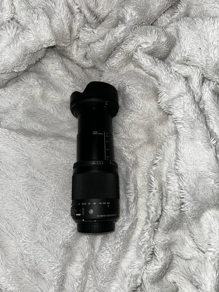 Sigma 18-300/3,5-6,3 DC Macro...