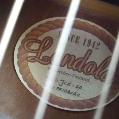 Landola akustisk Gitarr med m...