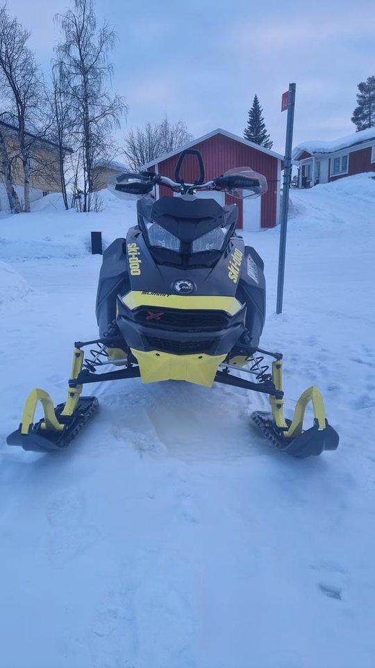 Ski-doo Summit X 154