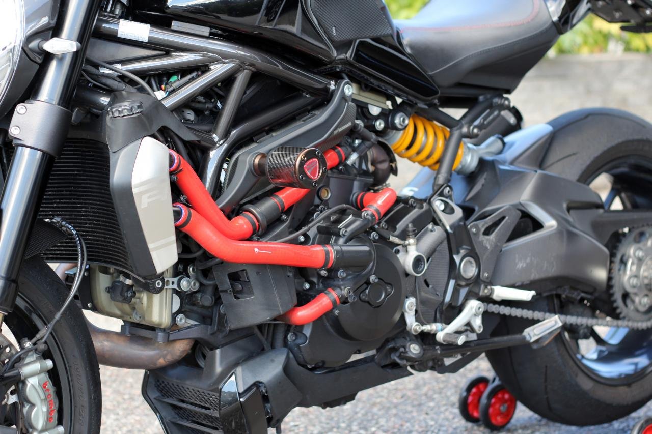 Ducati Monster 1200 R