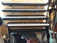 Digitalpianon Casio & stativ & pedaler