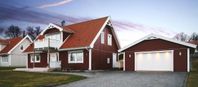 Grymt isolerad garageport med motor