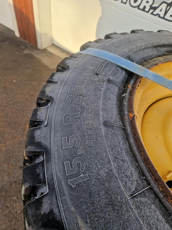 Vinterdäck på fälg Volvo - Fi...