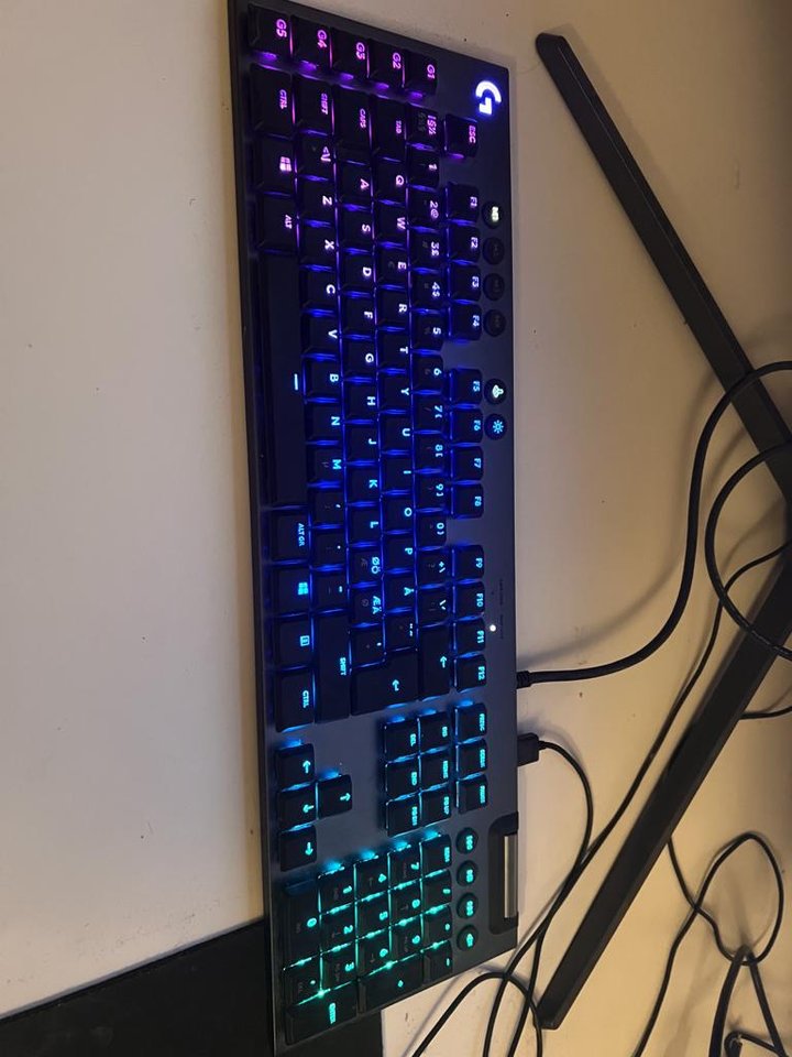 Logitech G815 Lightsync Gamin...