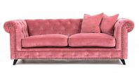 Skön chesterfield-soffa i sammet och nitar