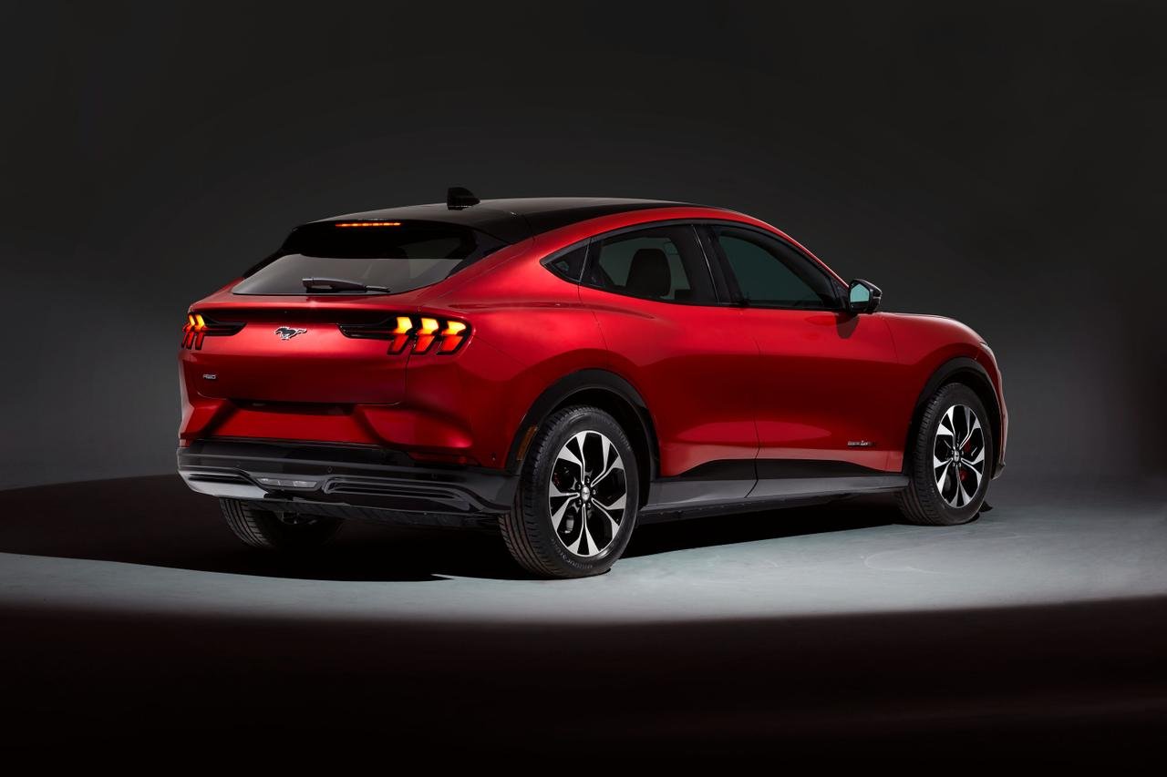 Ford Mustang Mach-E AWD Stand...