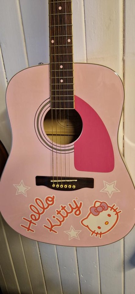 Fender Squier dreadnought Hel...
