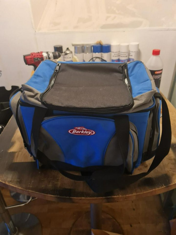 Har en hel del fiske prylar!