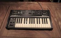 Begagnad Roland SH-09 analogsynt från 1980