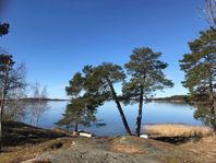 Stor tomt med egen strand paradis på Ornö