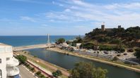 Utsikt över strand och slott i Fuengirola, Costa del Sol