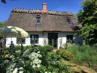 Strandhus för 2 med sandstrand i genuin fiskeby