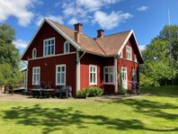 Lägergård/stort hus på sjötomt nära Sommarland