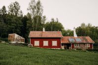 Unikt hus, lantligt, nära Stockholm