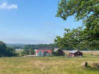 Nyrenoverad villa på lantgård med närhet till skog o hav