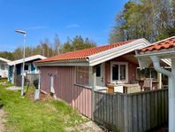 Grebbestad 6-bäddsstuga. (campingstuga)  Utanför Grebbestad