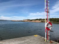 Fräsch stuga nära havet i Röra på Tjörn led v 32