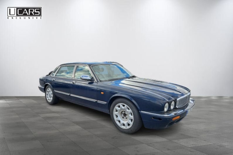 Daimler Super V8 LWB 4.0 V8 Automatic, 363hp, 1998