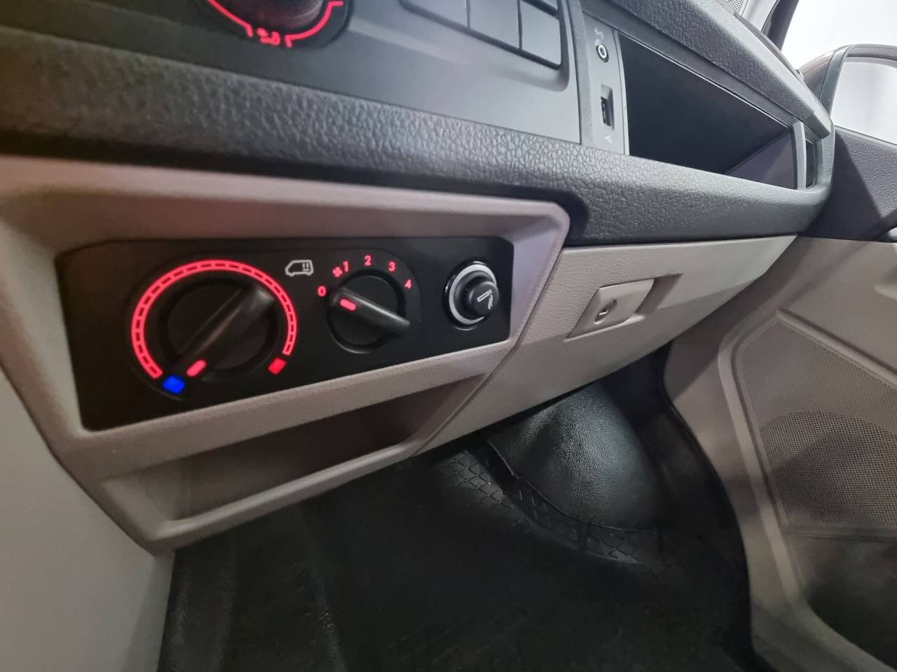 Volkswagen Transporter Kombi ...