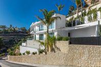  Lyxvilla i modern design 300 meter från stranden i Javea