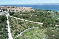 Building land on the island of Brac