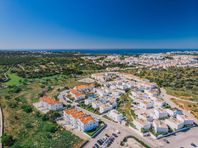 Algarve- Ferragudo :Renoverad lägenhet med 2 sovrum med terr