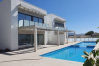 Modern villa med utsikt över dalen och bergen i Moraira