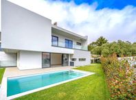 Cascais- Exklusiv, solig villa med privat pool i bostadsområ