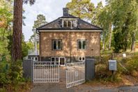 Bostad uthyres - hus i Sollentuna - 7 rum, 258m²