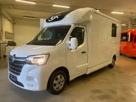 STX 3 sits stuteri byggd på Renault Master 2022-Låga mil