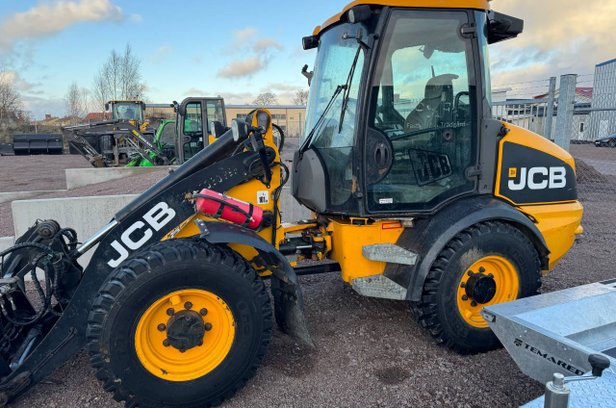 JCB 409 / C-Smörj / BSS / AC / 40 km/t säljes i Vadstena | Blocket