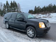 Chevrolet Suburban GMC Denali XL 6.2 V8 4WD