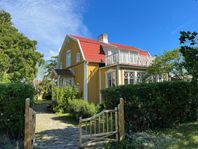 Villa med separat gårdshus i Visby