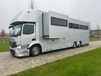 AKX 6 hästar med pop-out byggd på Mercedes Actros