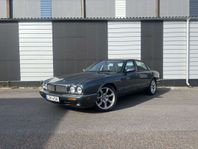 Jaguar XJR Nybesiktigad