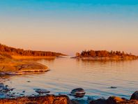 Mysig stuga 200 meter från havet på härliga Åstön