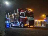 Volvo FH16 750 Timmerbil med kran