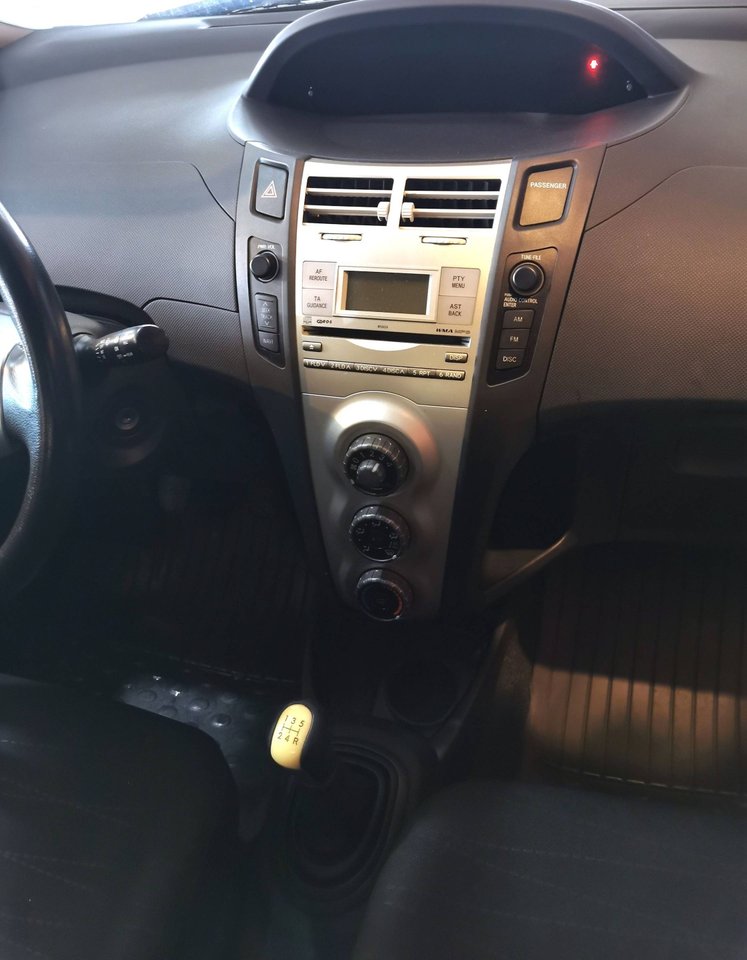 For sale - Toyota Yaris 5-door 1.3 VVT-i Manual, 87hp, 2006 for sale at ...