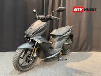 Kymco Super 8R 50i Mattsvart | Stabil moped med 13" fälgar!
