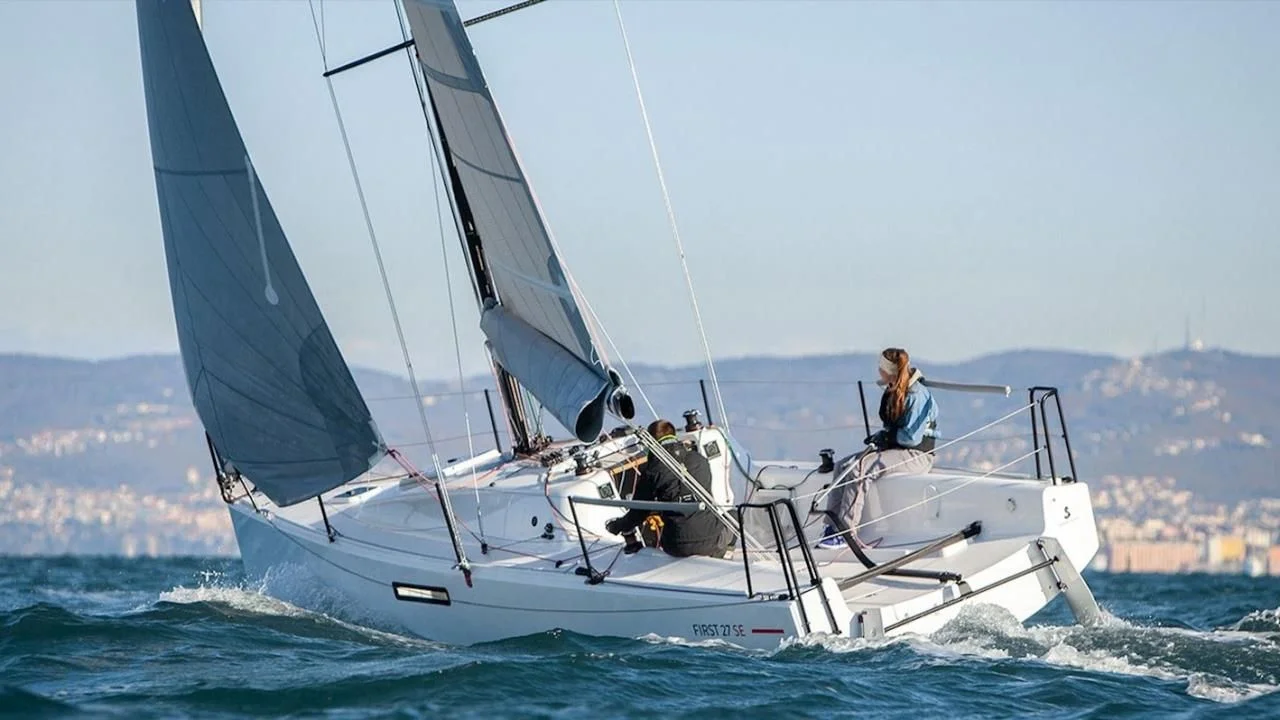 Beneteau First 27 -21 / Tohatsu F9,9 - Sparsamt använd image