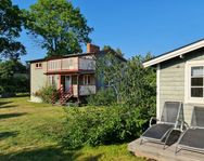 Charmigt hus precis vid havet, stor tomt+friggebod, Öland