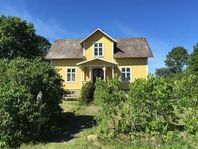 Charmigt sommarhus i Ljugarns hamn