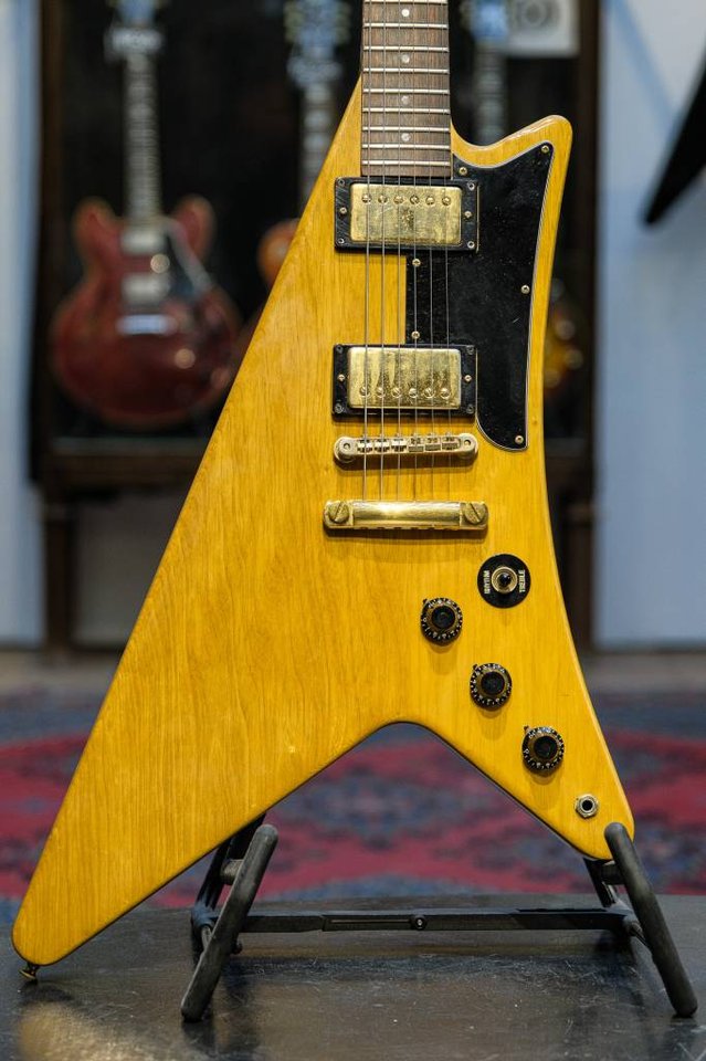 1982 Gibson Moderne natural