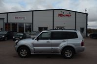 Mitsubishi Pajero 3.2 Di-D 160 hk 4WD Nybesiktigad 7-sitsig