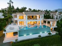 Modern villa i Marbella med utsikt över golfbanan